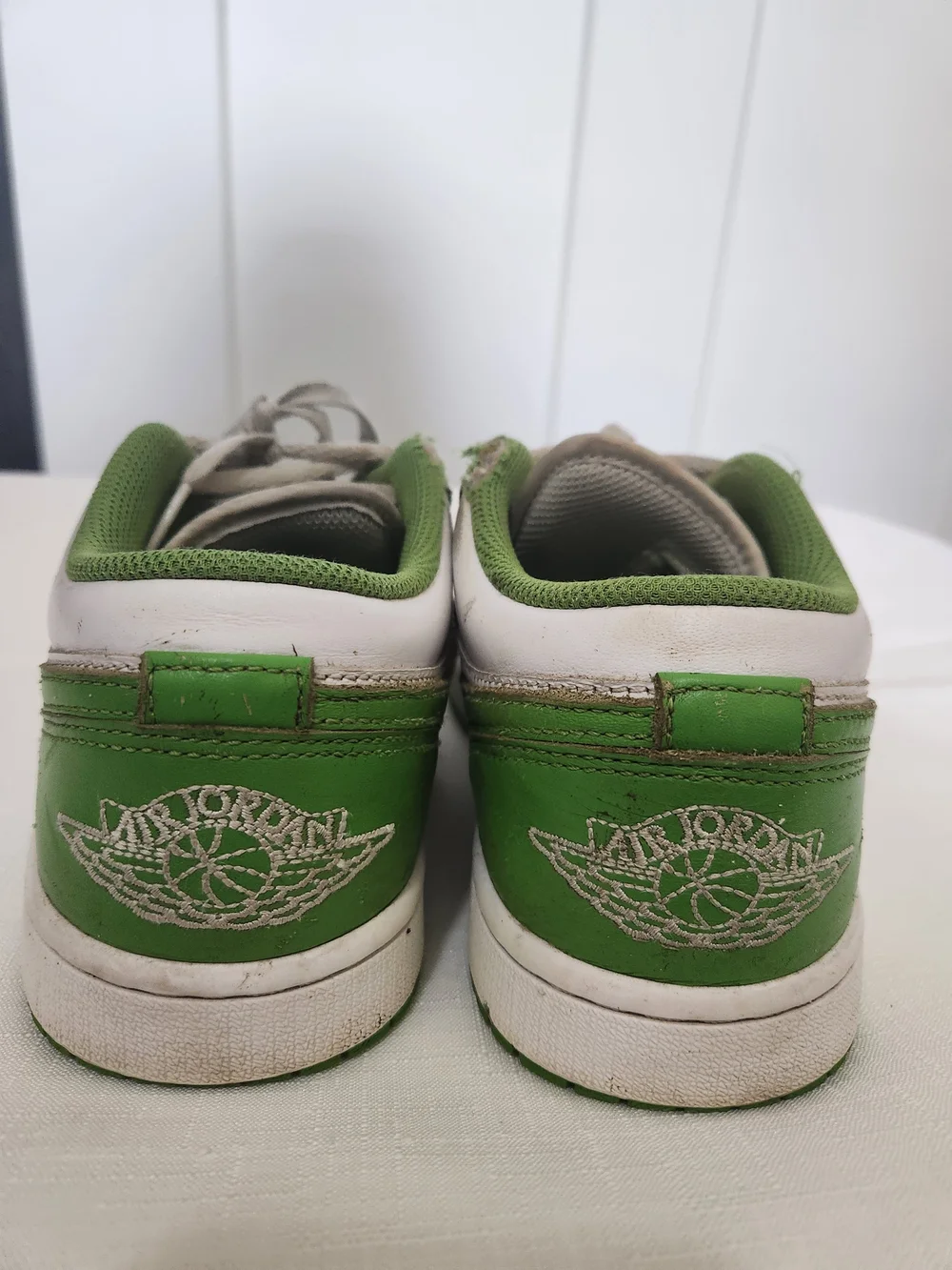 Nike Air Jordan 1 Low SE in Chroropyll And White. Mens Size 7